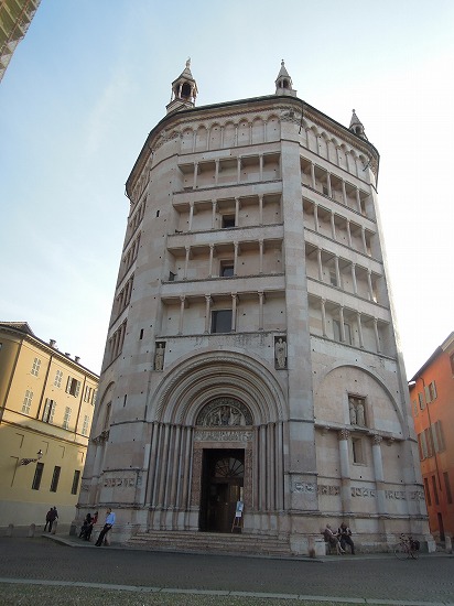 パルマ大聖堂の洗礼堂