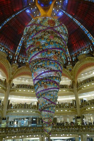 ギャラリー・ラファイエットに逆さのツリー