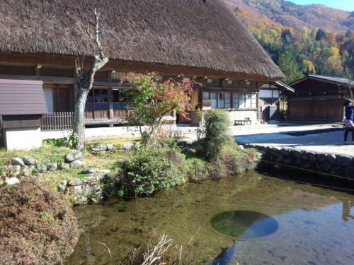 紅葉まっさかりの秋と雪景色が楽しめる５