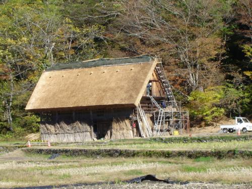 紅葉まっさかりの秋と雪景色が楽しめる７