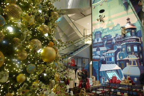 プランタンはバーバリーのクリスマス・ツリ