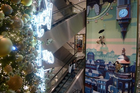 プランタンはバーバリーのクリスマス・ツリ