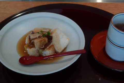 パリの和菓子店、和楽で洒落た弁当定食を