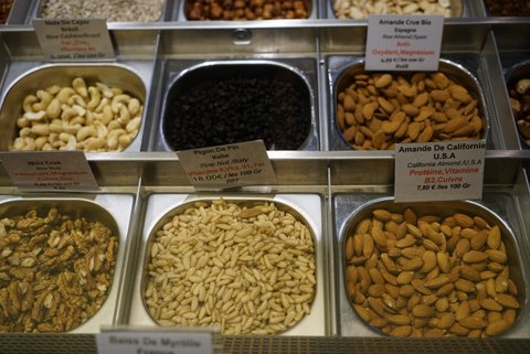 美容と健康と、お土産にナッツはいかが?