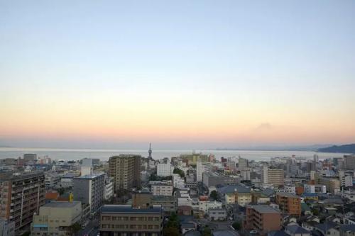 ホテル白菊屋上からの別府湾と別府の町