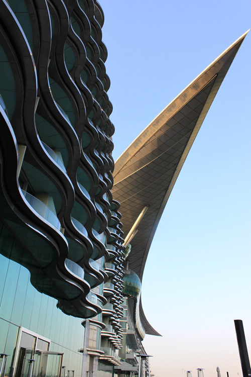 いかにもドバイ!なテラス席からの外観