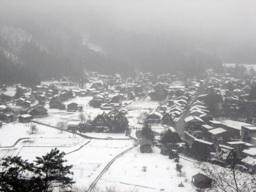 世界文化遺産の白川郷は真っ白 ２