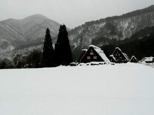雪深い季節白川郷 ３