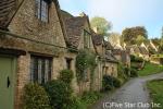 イングランドで最も美しい村と称賛されるバ