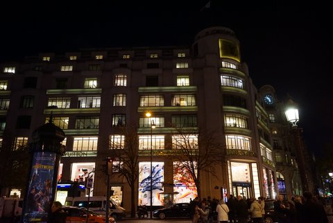 シャンゼリゼのルイ・ヴィトン クリスマス