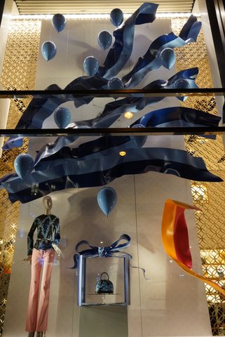 シャンゼリゼのルイ・ヴィトン クリスマス