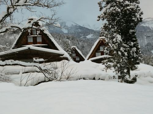 風情溢れる冬の白川郷の合掌集落内を散策７