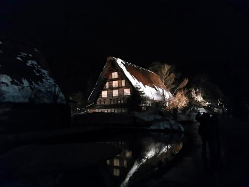 冬の白川郷合掌造り集落ライトアップ ２