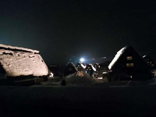 冬の白川郷合掌造り集落ライトアップ ３