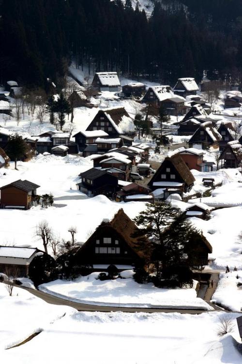 より幻想的な空間が演出される白川郷３