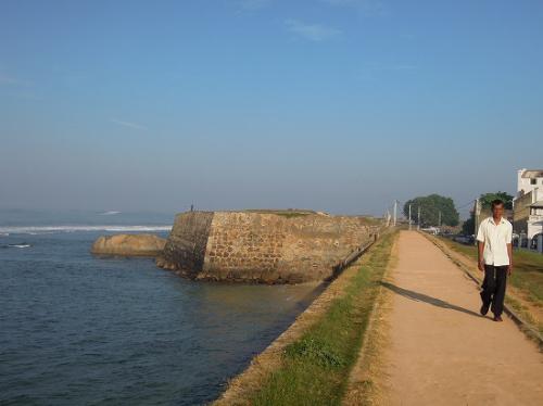 ゴール、朝の城壁散歩