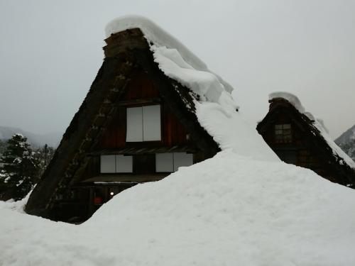 厳しい冬ももう少し 白川郷 5