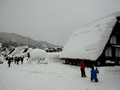 卒業旅行や春休みは世界遺産 白川郷へ2