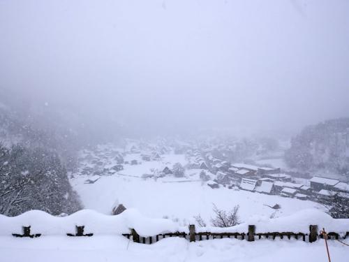 まだまだ冬景色の早春に、ゆっくり白川郷2
