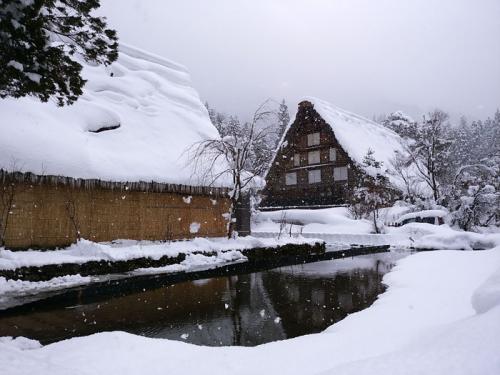 まだまだ冬景色の早春に、ゆっくり白川郷6