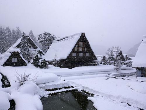 まだまだ冬景色の早春に、ゆっくり白川郷8