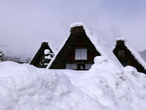 まだまだ冬景色の早春に、ゆっくり白川郷9