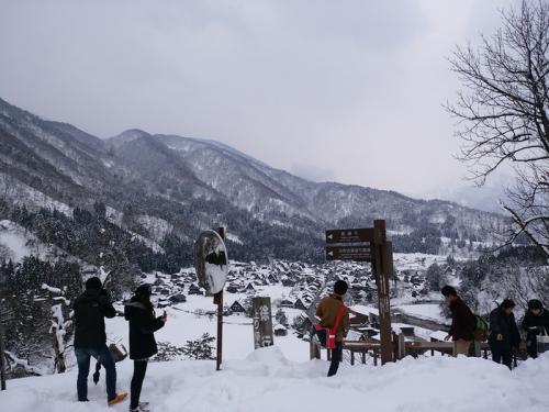 まだまだ雪景色を満喫できる白川郷に２