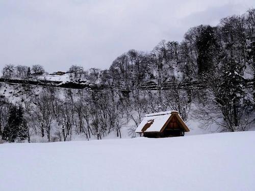 まだまだ雪景色を満喫できる白川郷に６