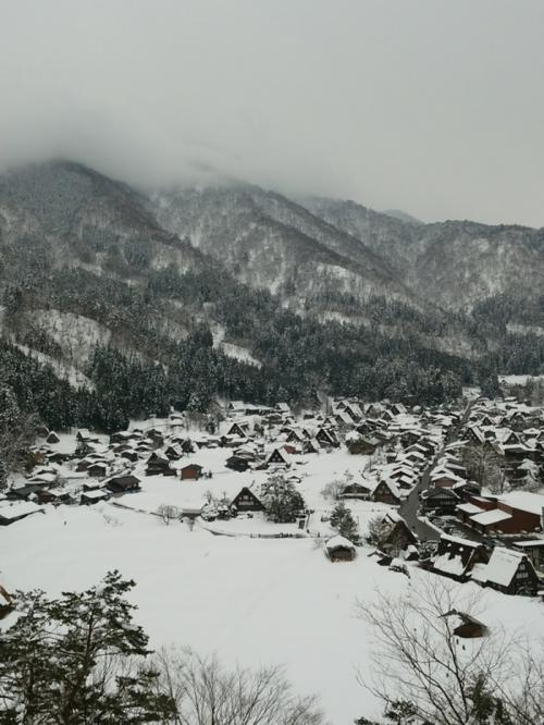 白川郷は季節の歩みがいったん足踏み6