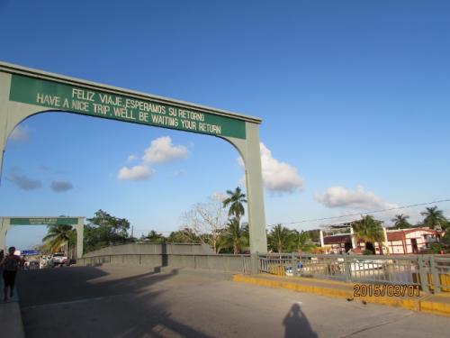 国境にかかる橋(ベリーズ側から)