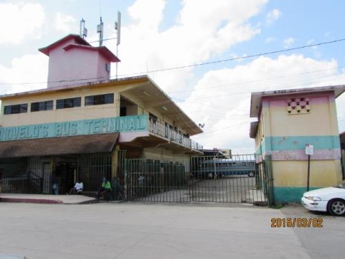 ベリーズシティのバスターミナル