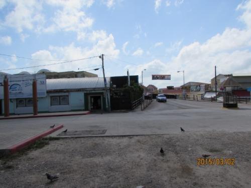 ベリーズシティの中心部にあるSwing橋