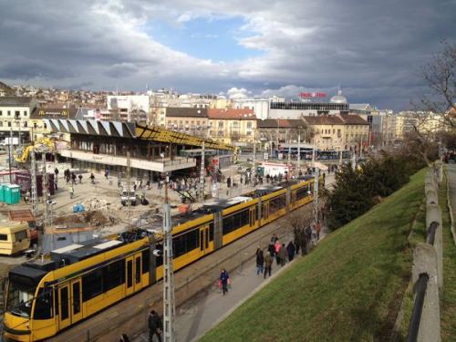 セール・カールマーン広場2