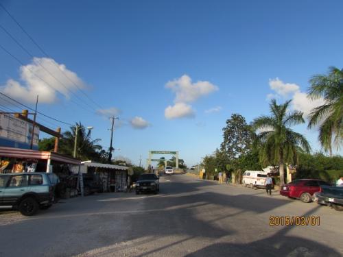 国境の川Rio Hondo渡ったあたり