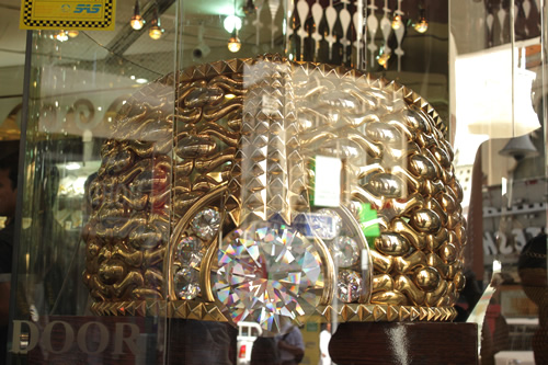 超巨大指輪のディスプレイ