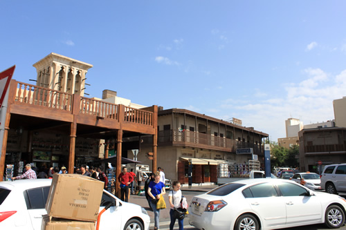 スパイススークの出入口