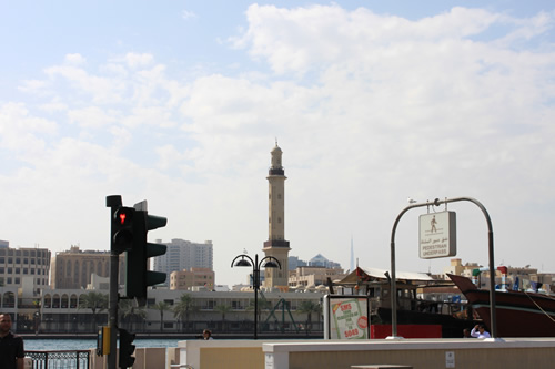 次は川を渡って向こう岸へ