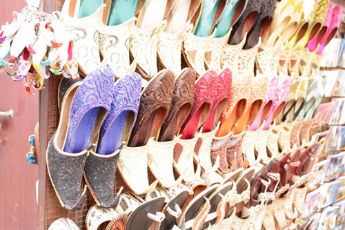 ビーズ刺繍のペタンコ靴