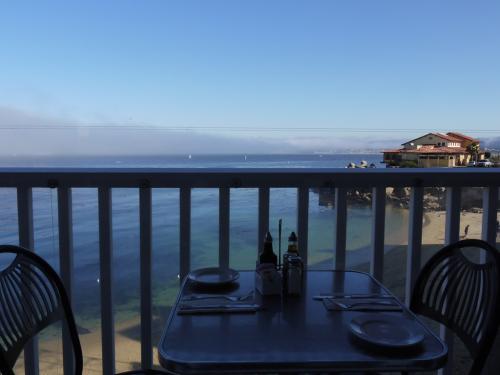 モントレー　レストラン