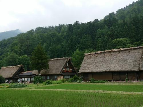 梅雨明けが待ち遠しいこの季節！白川郷７
