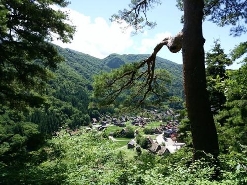 梅雨の晴れ間の白川郷 ３