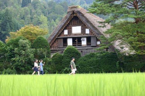 夏のピーク時をズラして白川郷へ 1
