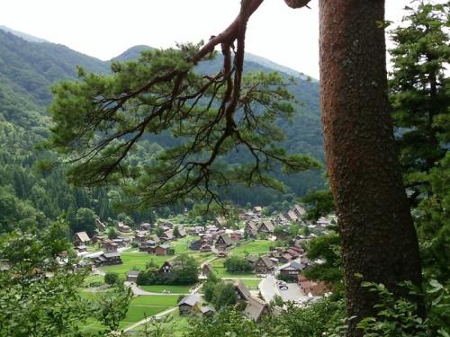 夏休みは白川郷 日常を忘れ １