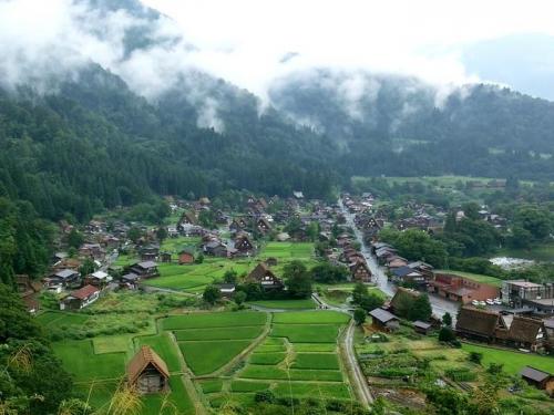 夏休みは白川郷 日常を忘れ 2