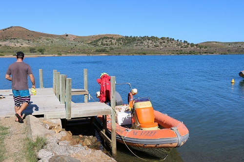 テニア島出発ボート