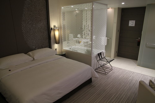 デラックス・ルーム1