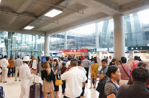 21日空港到着ロビー