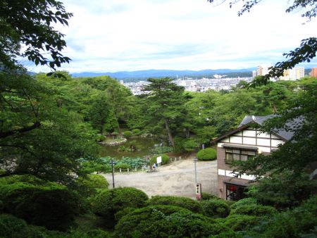 千秋公園 城下町を見下ろす
