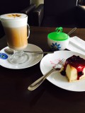 チーズケーキとカフエラテ