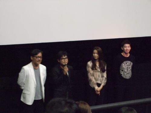 舞台挨拶に有名芸能人がさりげなく登壇する